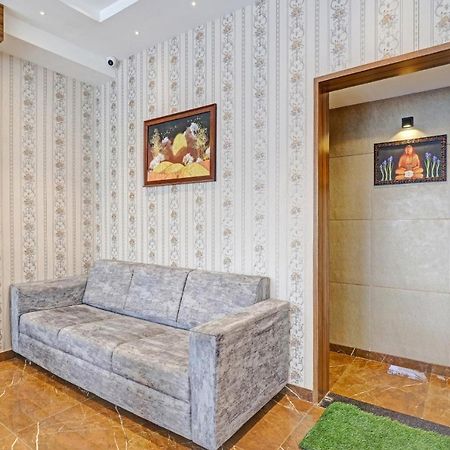 Oyo Flagship 86605 Hotel The Meriton Ахмедабад Екстер'єр фото