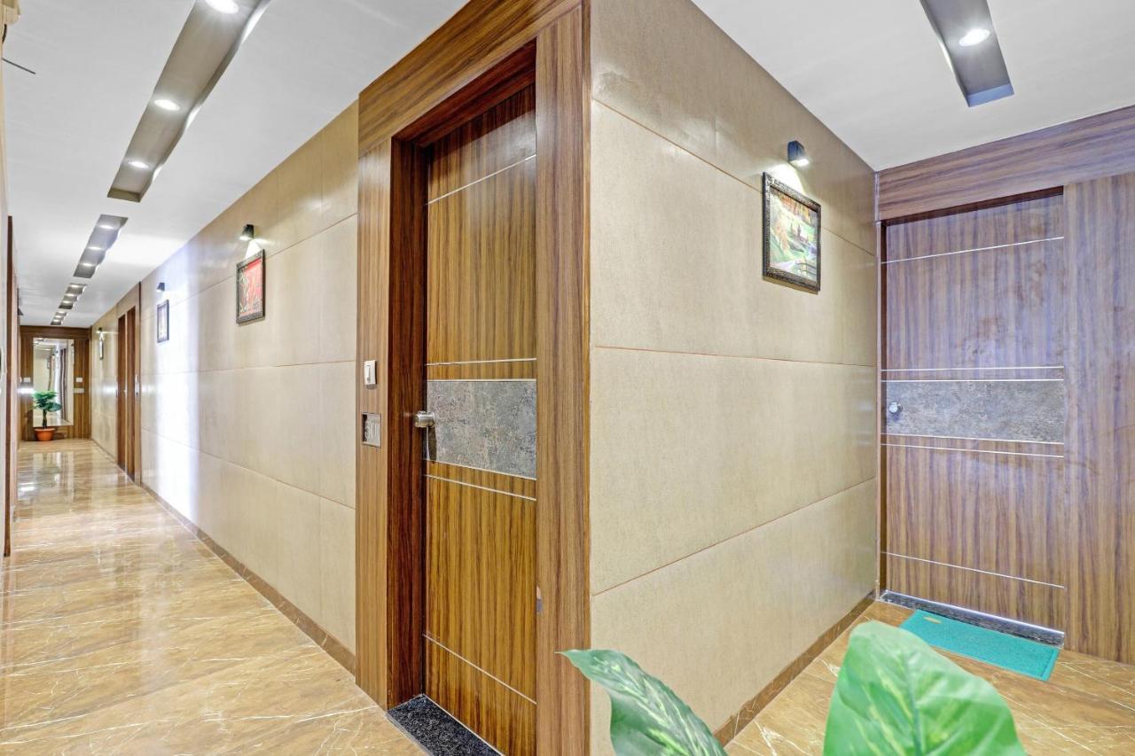 Oyo Flagship 86605 Hotel The Meriton Ахмедабад Екстер'єр фото