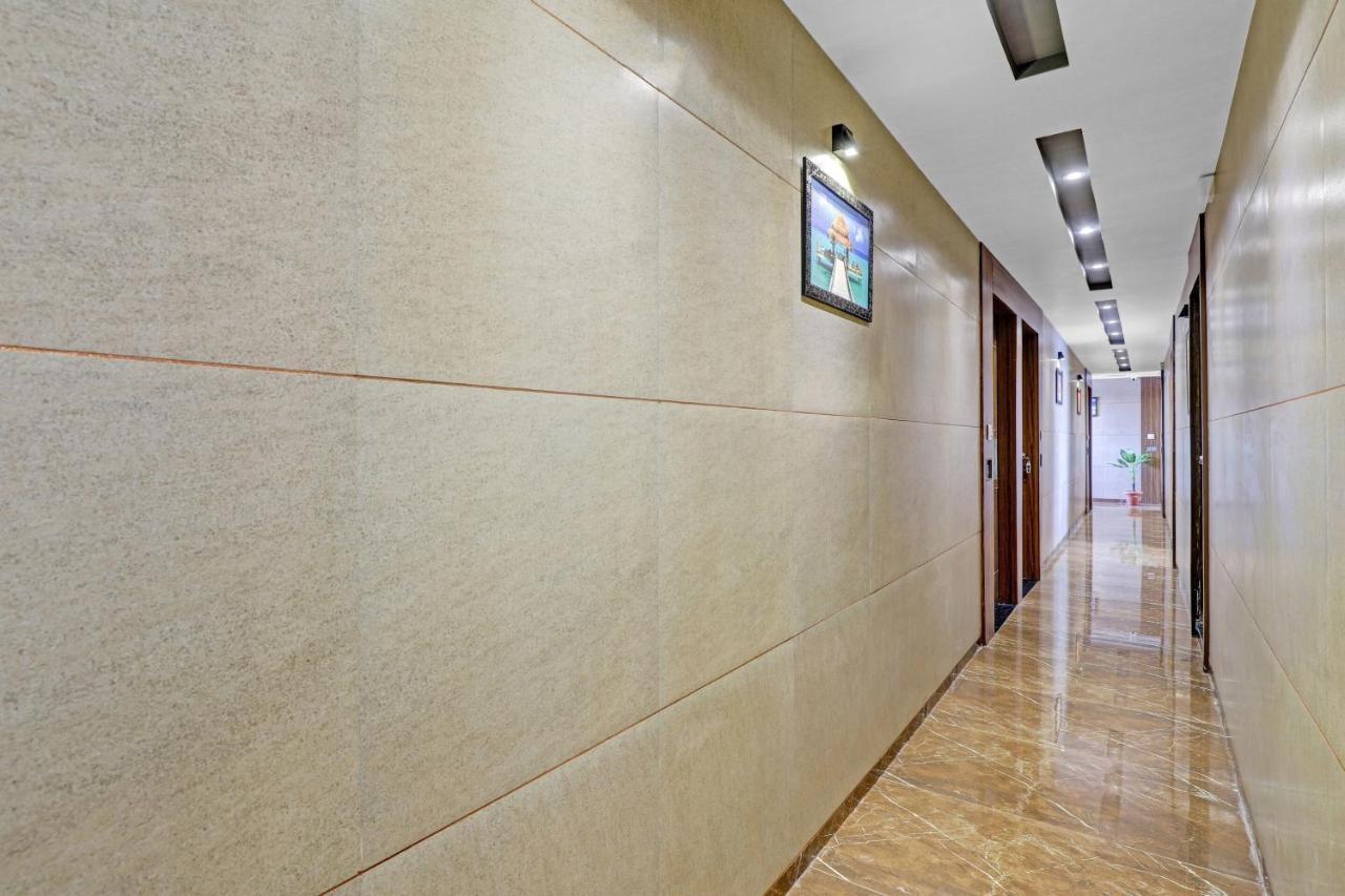 Oyo Flagship 86605 Hotel The Meriton Ахмедабад Екстер'єр фото
