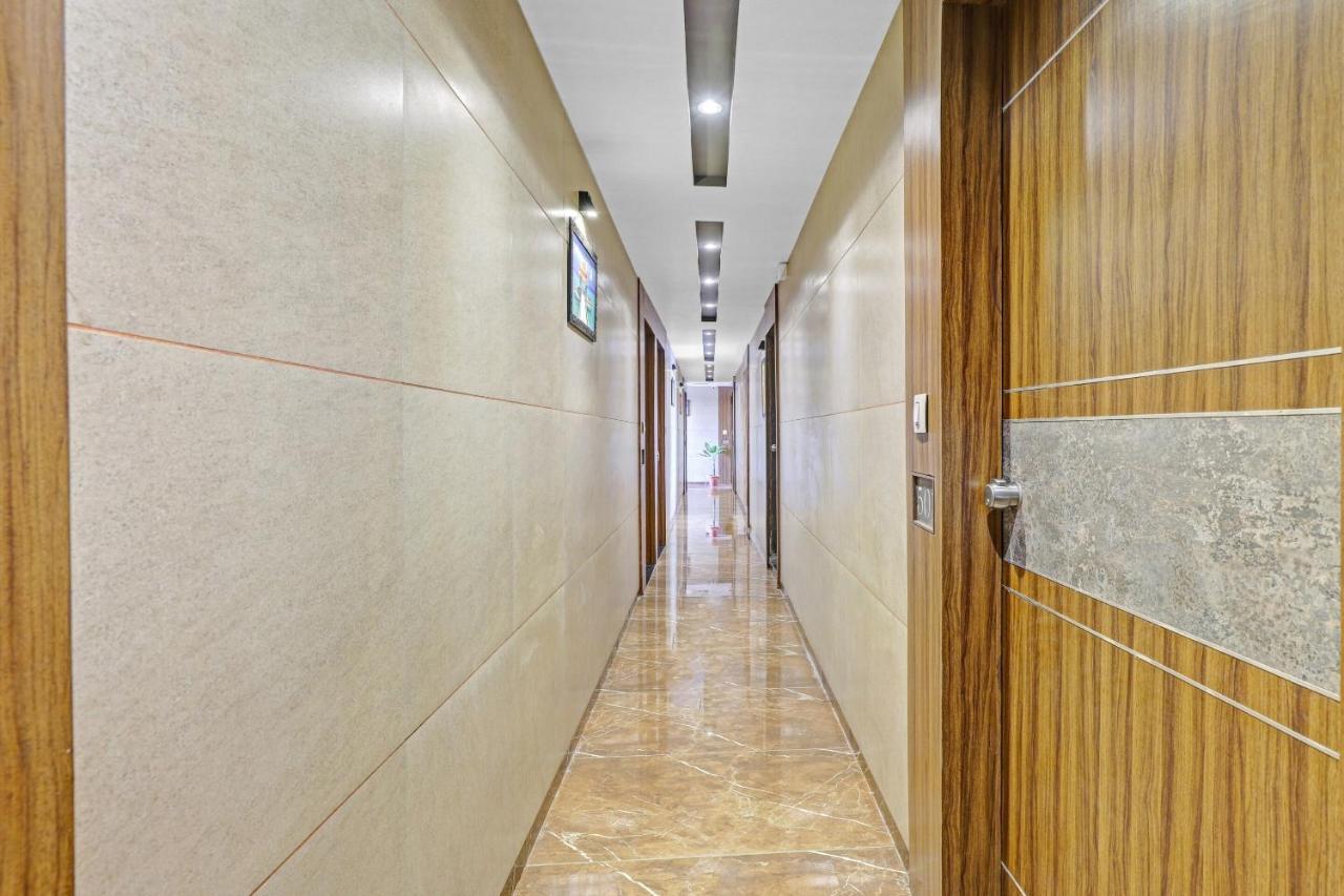 Oyo Flagship 86605 Hotel The Meriton Ахмедабад Екстер'єр фото
